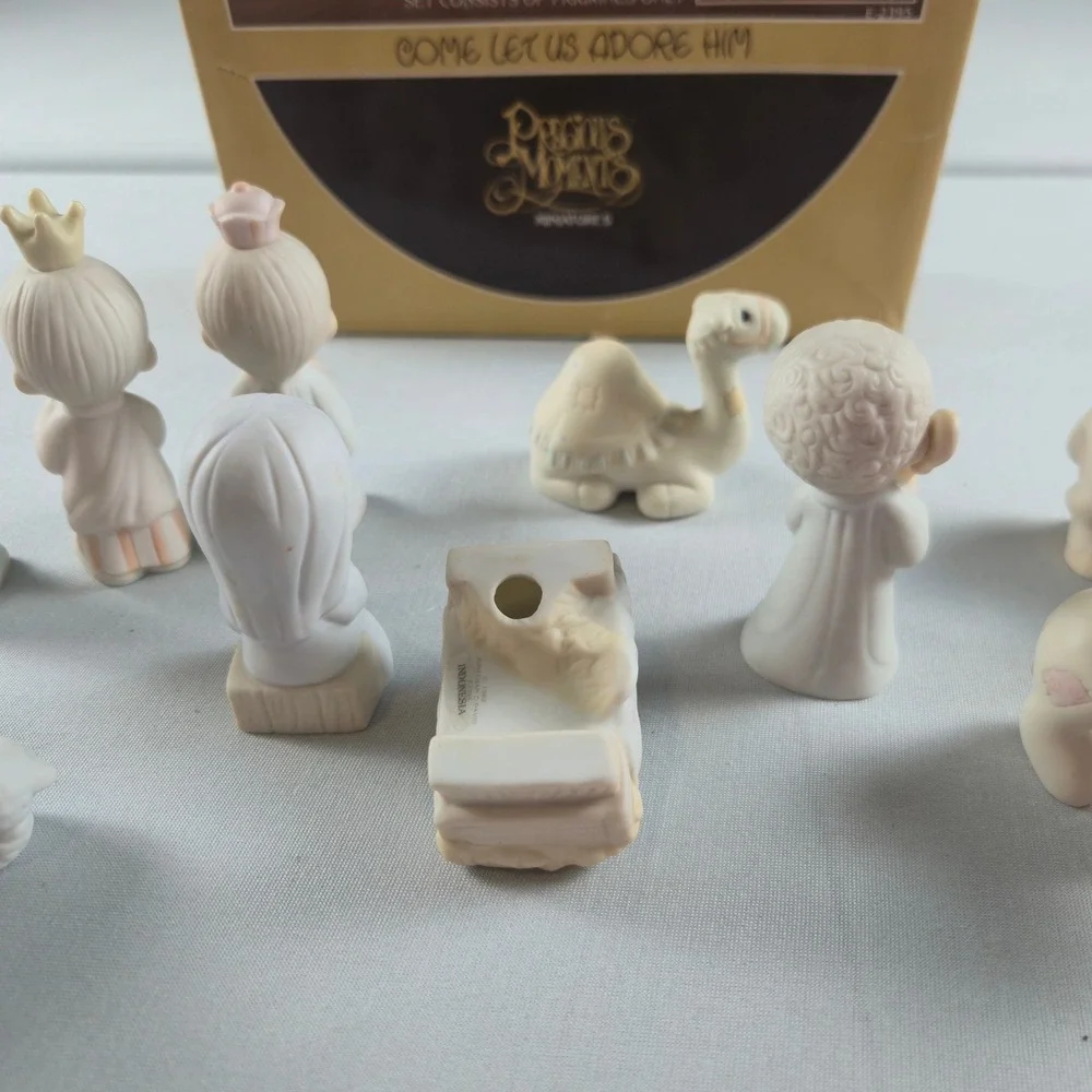 Precious‎ Moments Nativity Miniature Set Come Let Us Adore Him 1982 Boxed